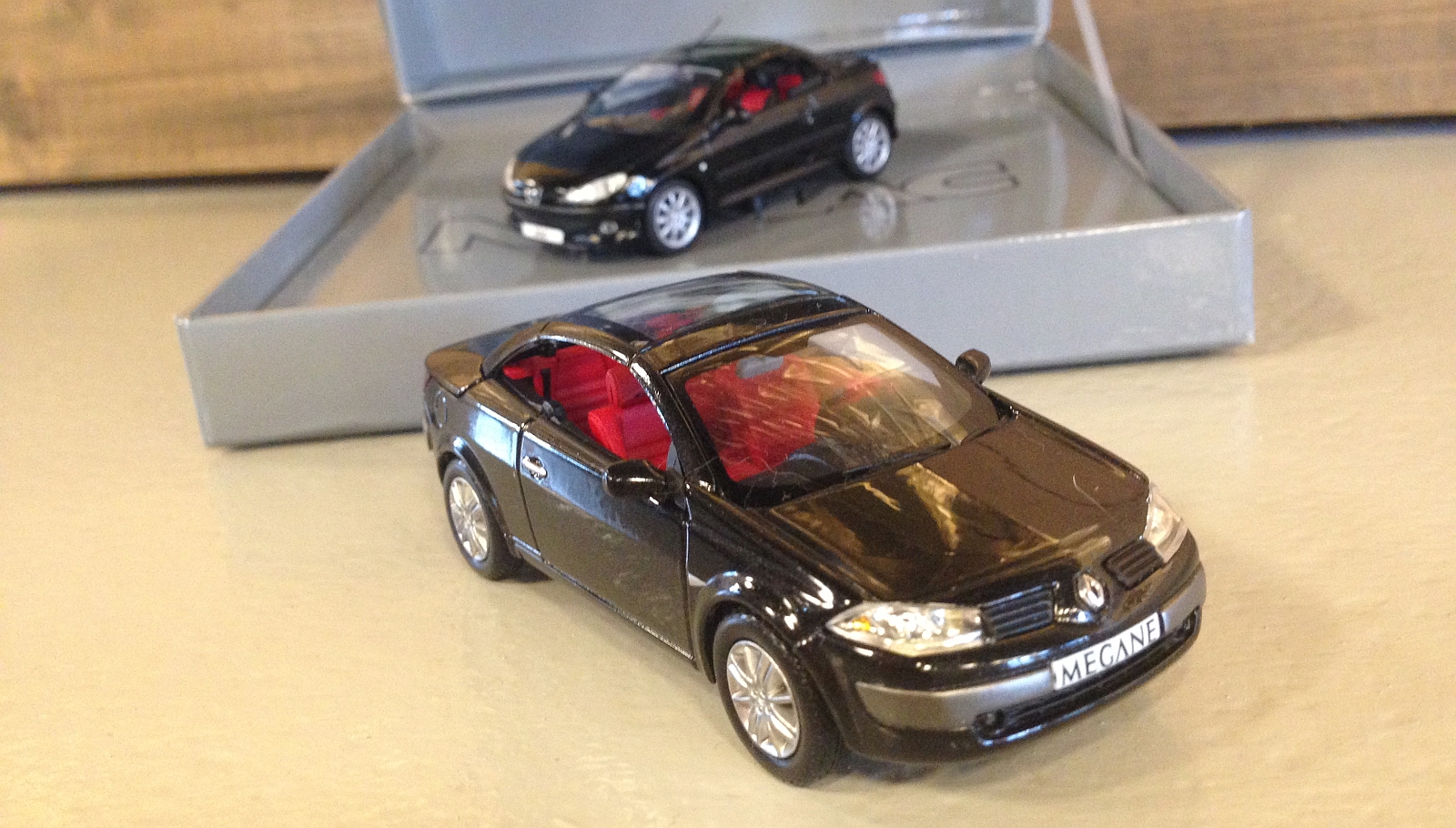 AutoRAI in Miniatuur: Renault Mégane CC en Peugeot 206 CC