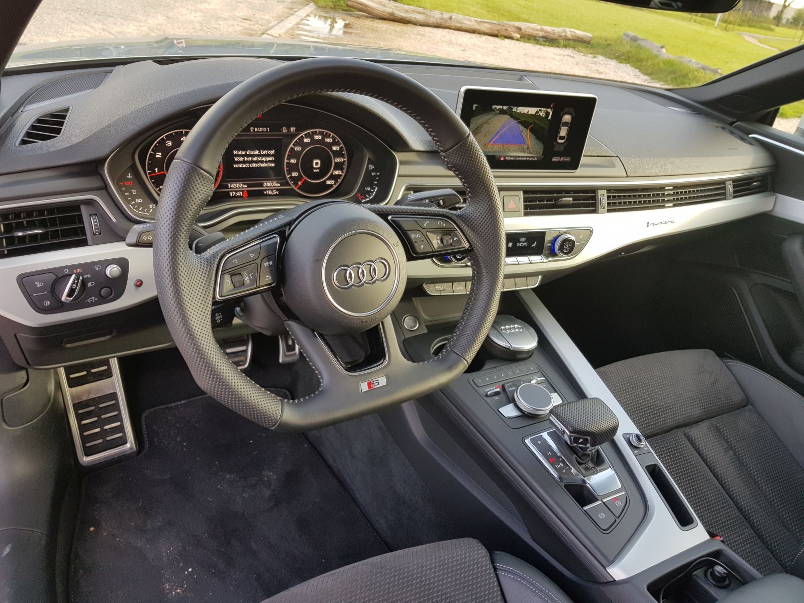 Audi A5 Coupe dashboard