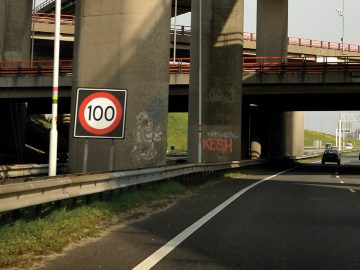 Een brug over het Nederlandse verkeer.
