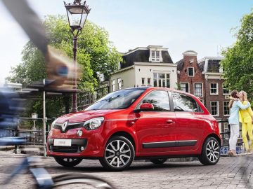 Een rode auto met daarop een fietsende vrouw in een stadsstraat was een van de populairste gelegenheden in 2016.