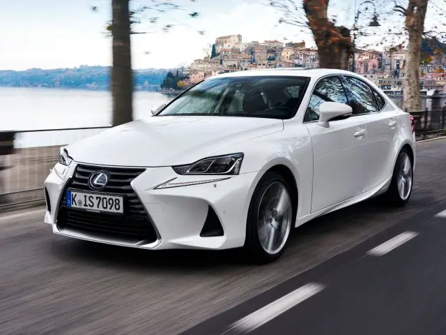 2017 Lexus IS 300h Hybrid