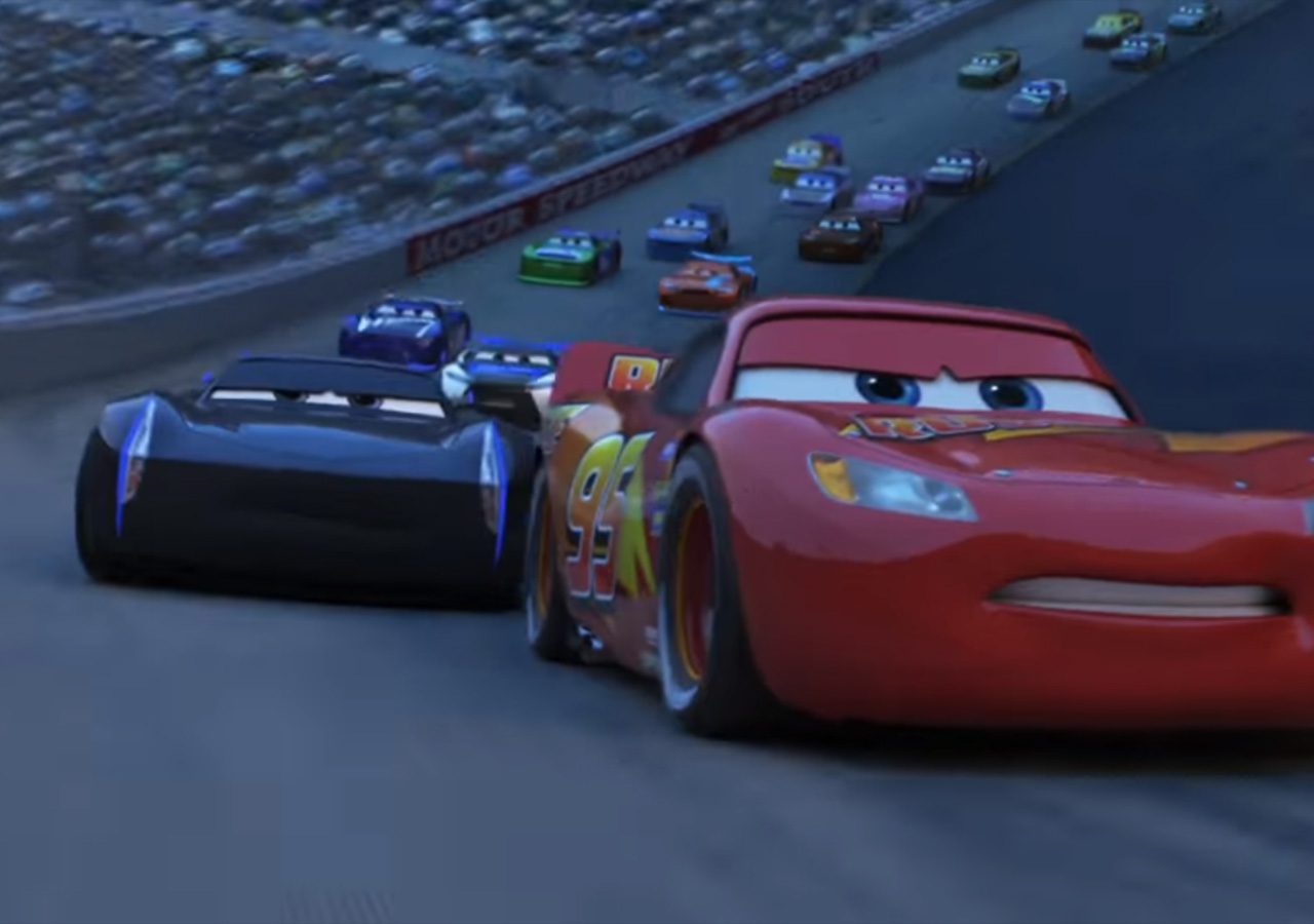 Disney's Lightning McQueen racet in de Nieuwste Cars 3 trailer.