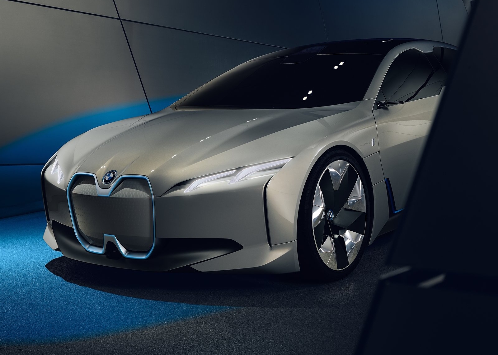 Новая версия автомобиля. БМВ i4. Электрокар BMW i4. BMW i6 Concept. BMW электрокар концепт.