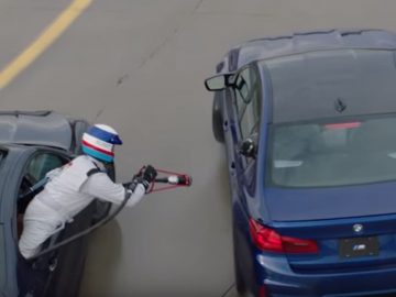 BMW tanken tijdens driften