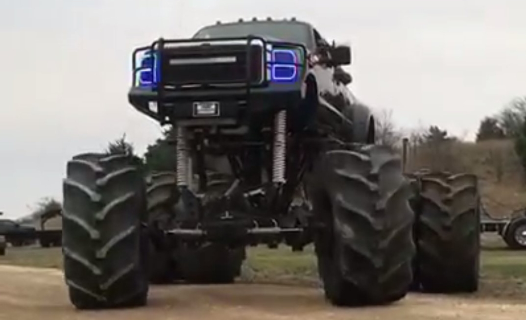 Bizarre monstertruck