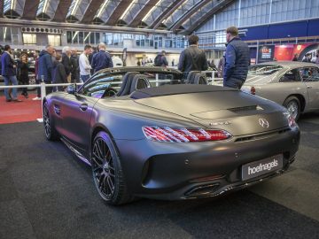 De Mercedes SLS Roadster is te zien op de International Amsterdam Motor Show 2018.