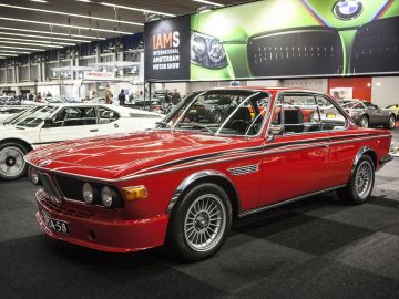 Een rode BMW is te zien op de International Amsterdam Motor Show 2018.