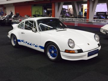 Een witte Porsche 911 is te zien op de International Amsterdam Motor Show 2018.