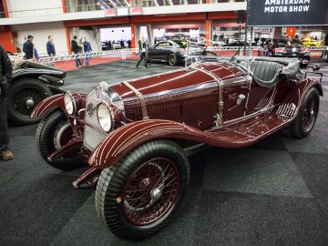 Een klassieke auto is te zien op de International Amsterdam Motor Show 2018.