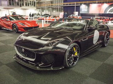 Jaguar f-type GT roadster op de International Amsterdam Motor Show 2018.