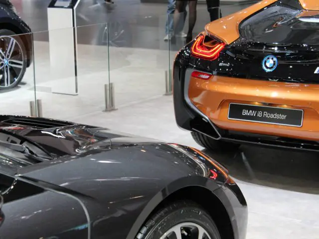 Een BMW i8-sportwagen te zien op de Autosalon 2018.