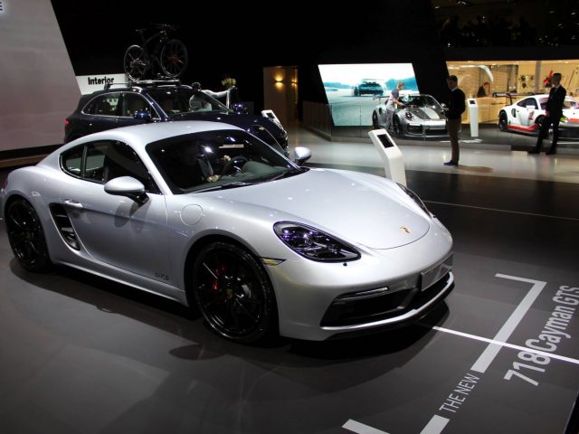 De Porsche Cayman is te zien op de Autosalon 2018 in Brussel.