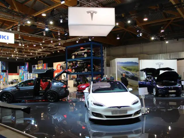 Een Tesla Model S tentoongesteld op de Autosalon 2018 in Brussel.