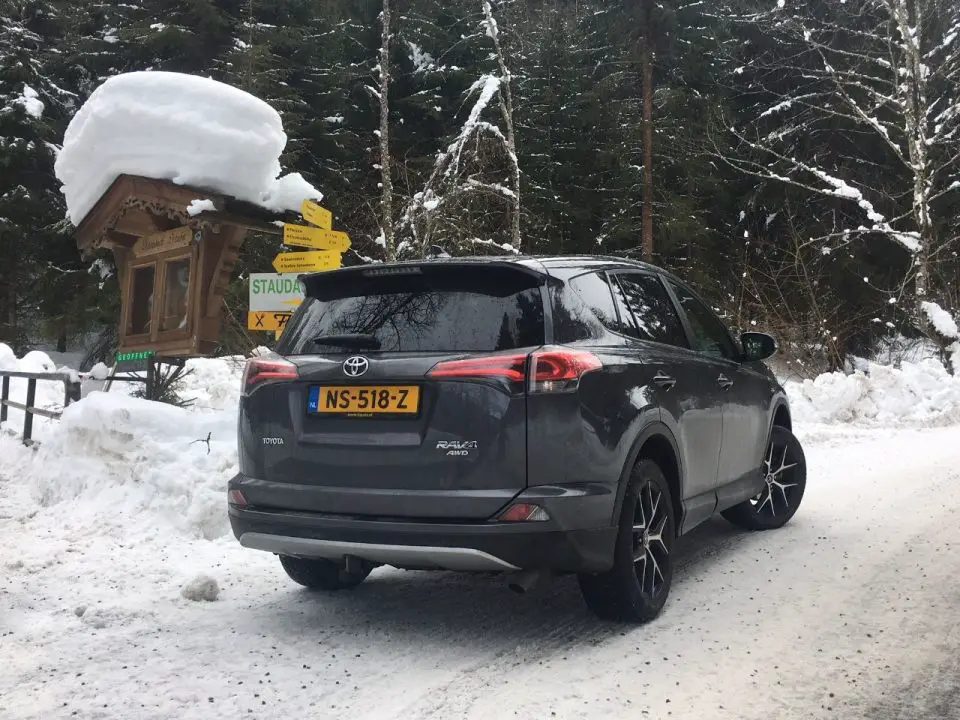 Autotest - Is de Toyota RAV4 de ideale wintersportauto?