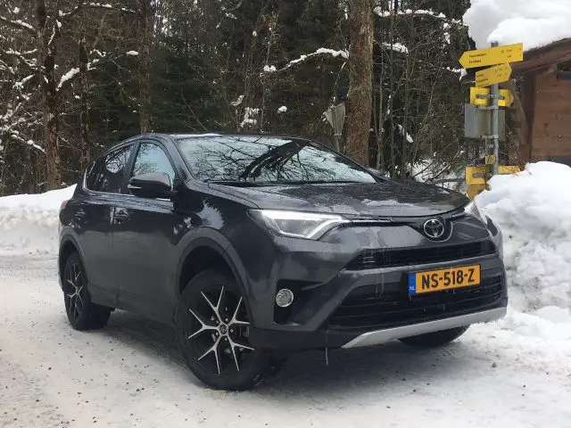 Autotest - Is de Toyota RAV4 de ideale wintersportauto?