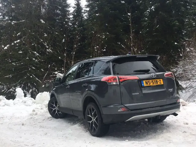 Autotest - Is de Toyota RAV4 de ideale wintersportauto?