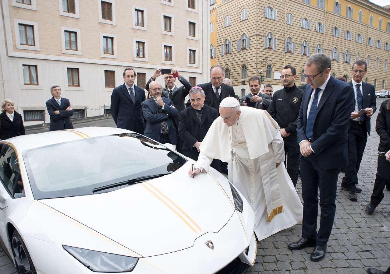 lamborghini huracan rwd paus franciscus