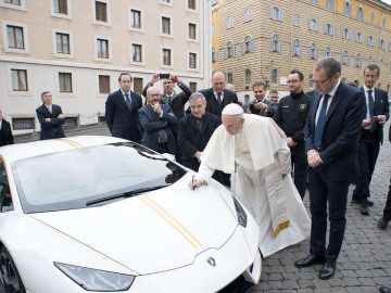 lamborghini huracan rwd paus franciscus
