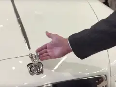 Rolls-Royce Phantom motorkapornamentvideo.