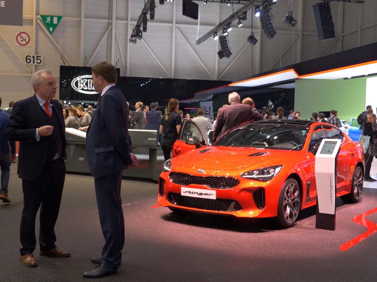 Steven van Eijck (RAI Vereniging) in gesprek met Léan Verstoep (Managing Director Kia Motors Nederland)