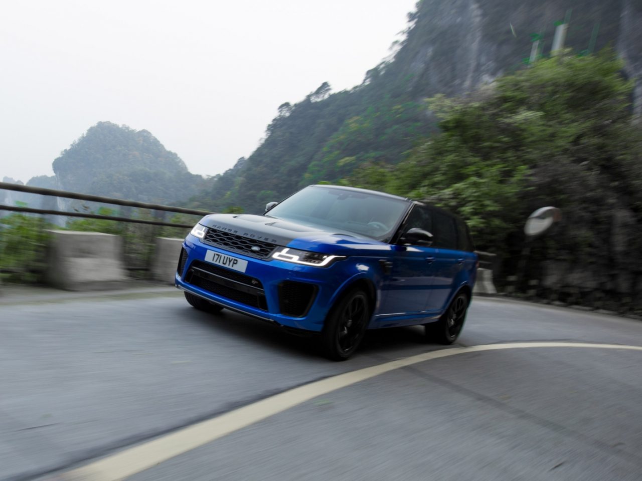 Range Rover Sport SVR sneller dan Ferrari op Tianmen Road