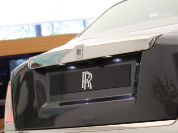 De achterkant van een nieuwe Rolls-Royce Phantom.