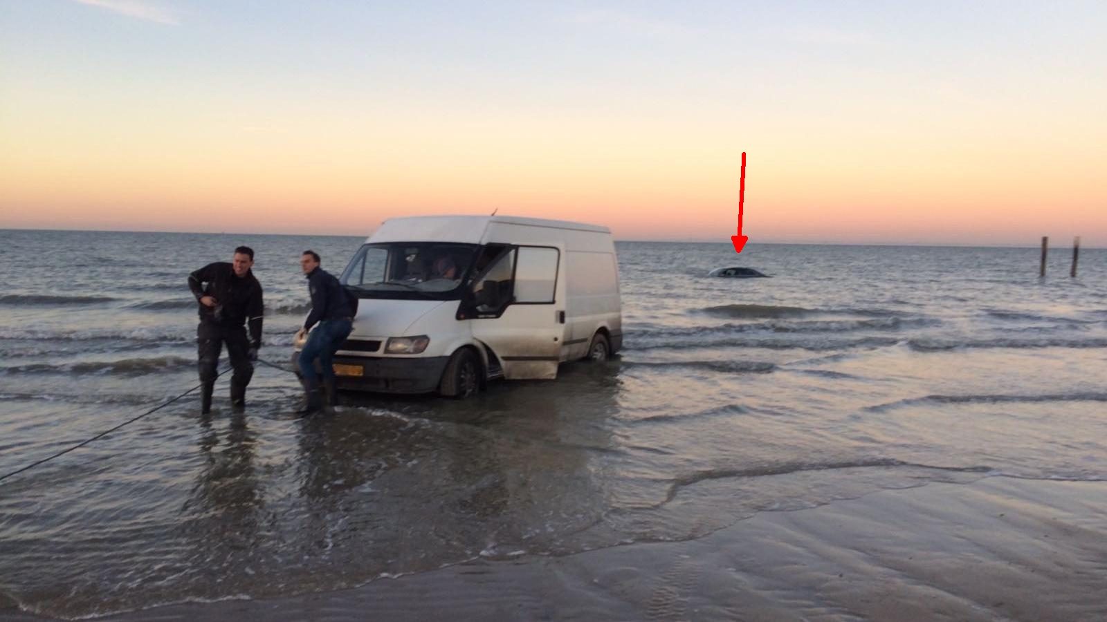 Selfie mislukt op strand - Fotocredit: KNRM reddingstation Cadzand
