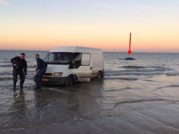 Selfie mislukt op strand - Fotocredit: KNRM reddingstation Cadzand