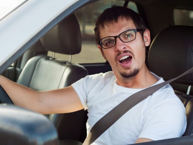stommiteiten in de auto