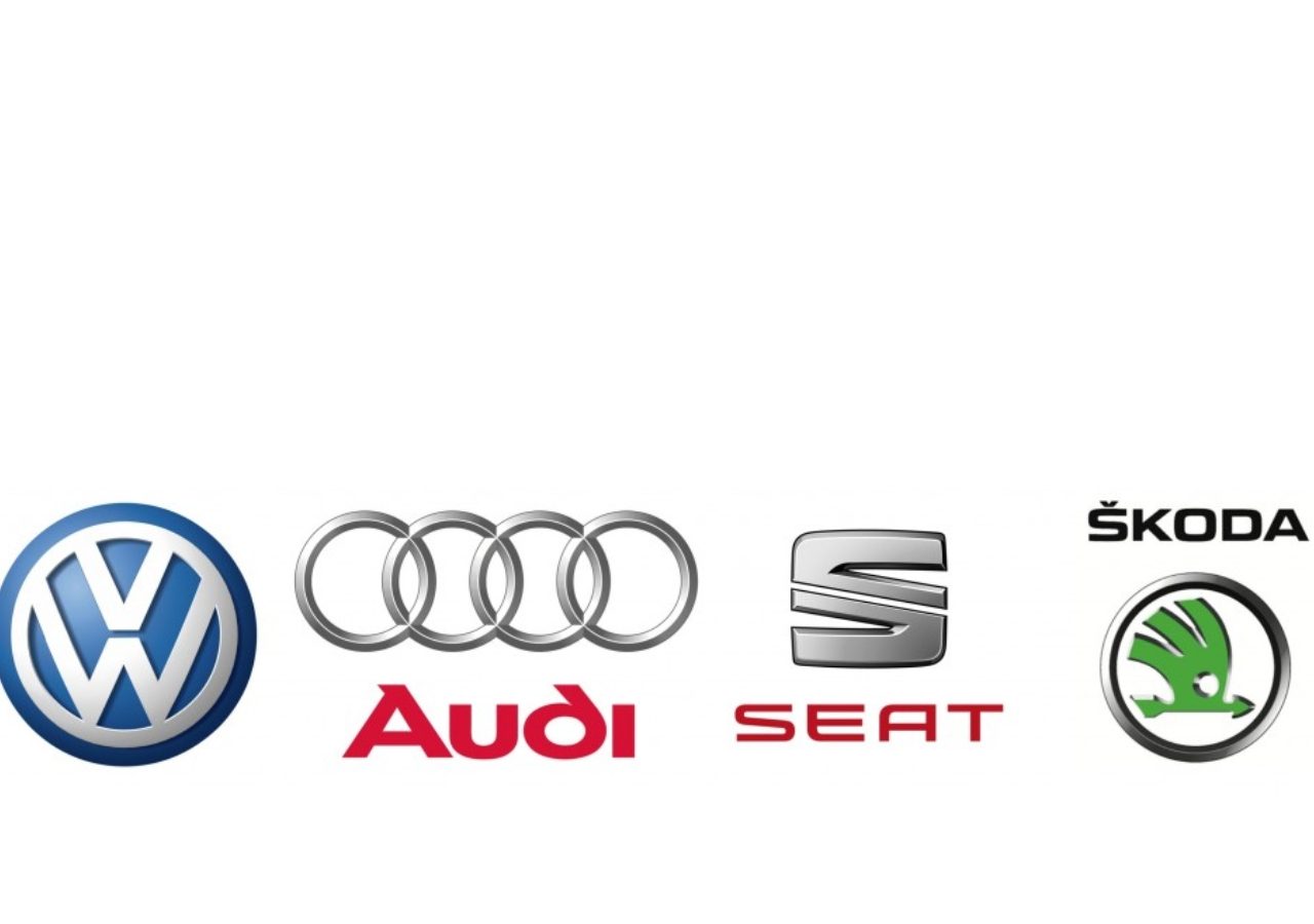 Volkswagen-, Skoda-, Audi- en Saab-logo's.