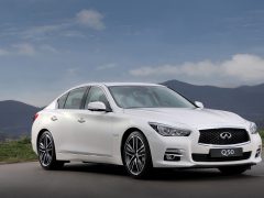 01_Q50_three_quarters_front_right.jpg