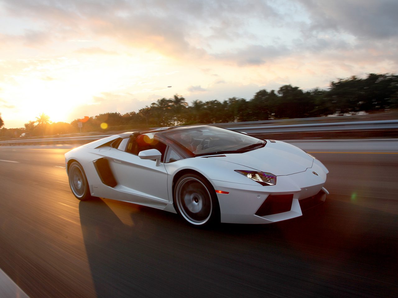 01_aventador_roadster-b.jpg