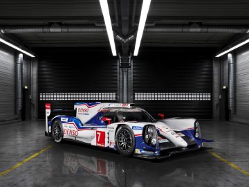 01_toyota_ts040_hybrid_op_scherp_voor_fia_world_endurance_championship_2014.jpg