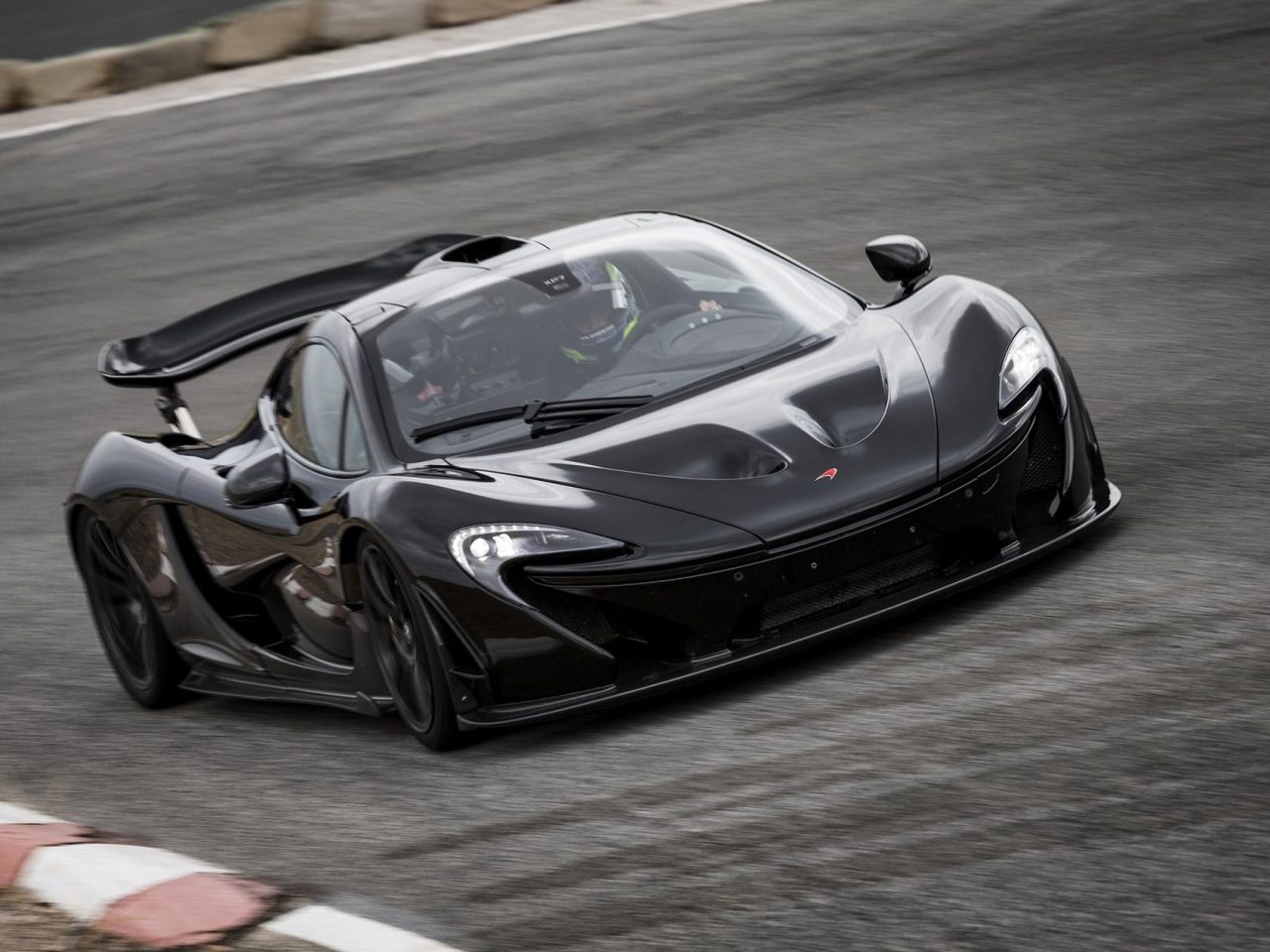 McLaren-dealer aan A2 bij Utrecht