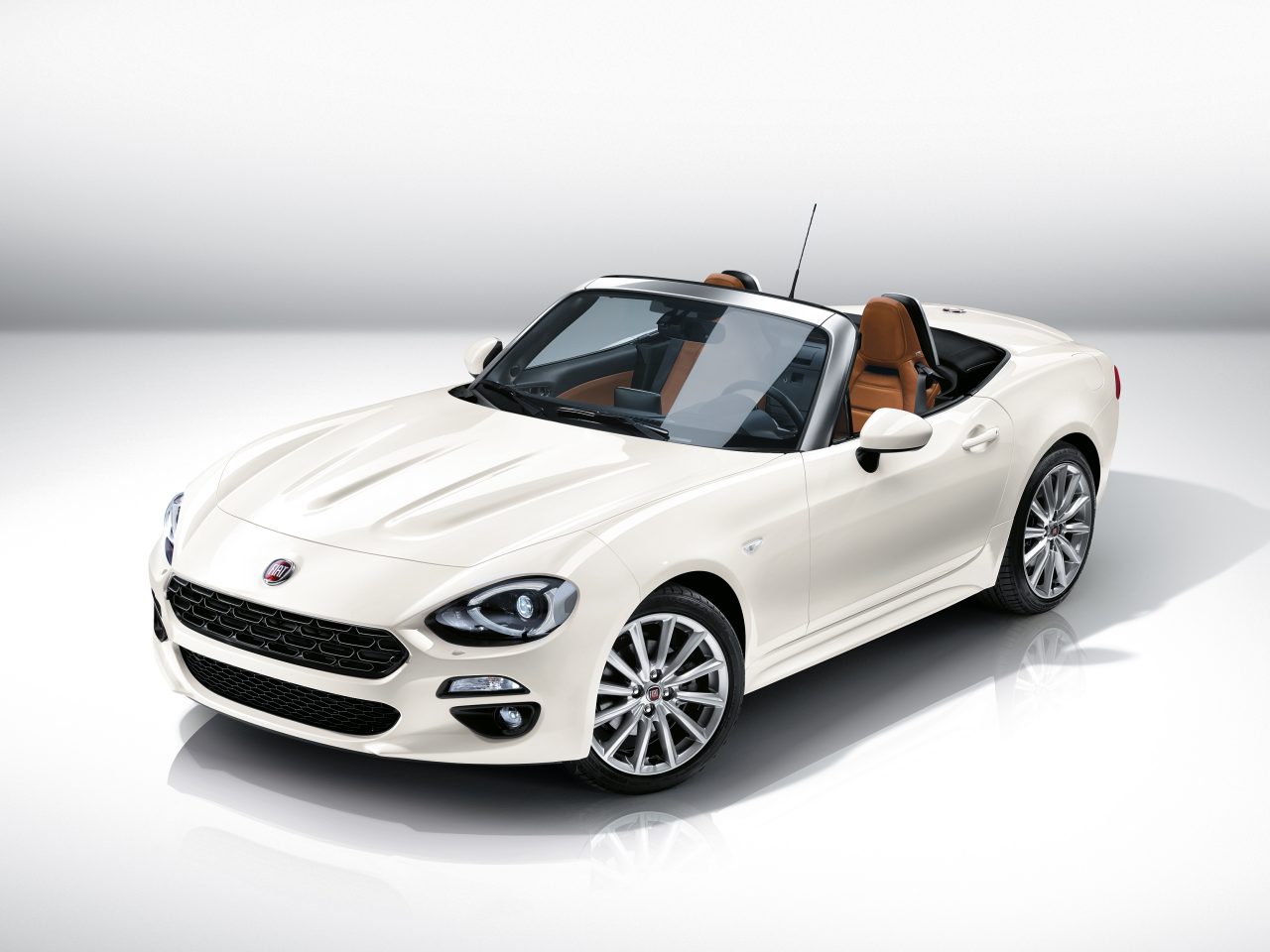 Fiat 124 Spider 2016 1
