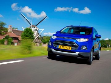 Ford_EcoSport_blauw