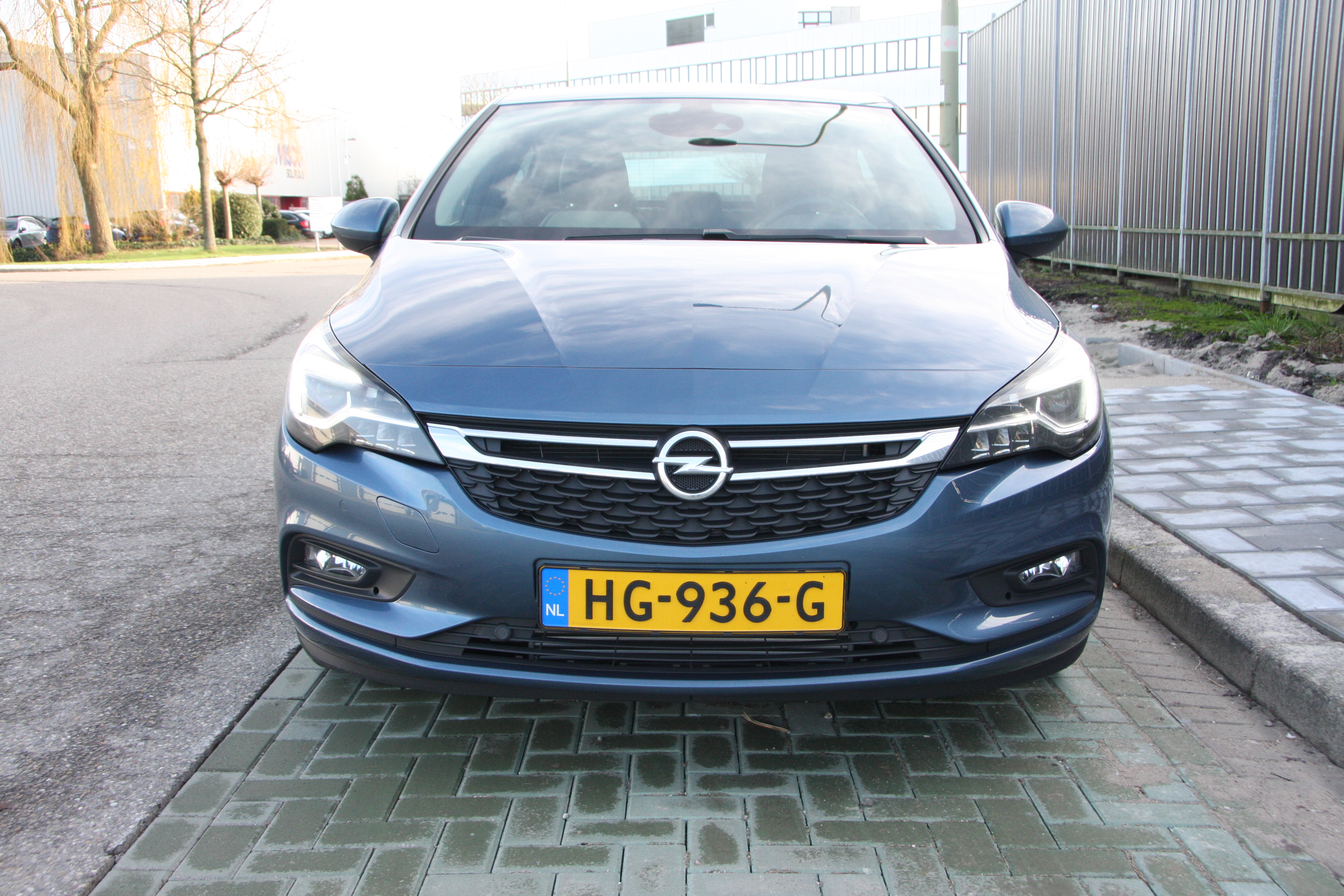 bezoeker Interesseren mate Rijtest Opel Astra met OnStar Assistentie
