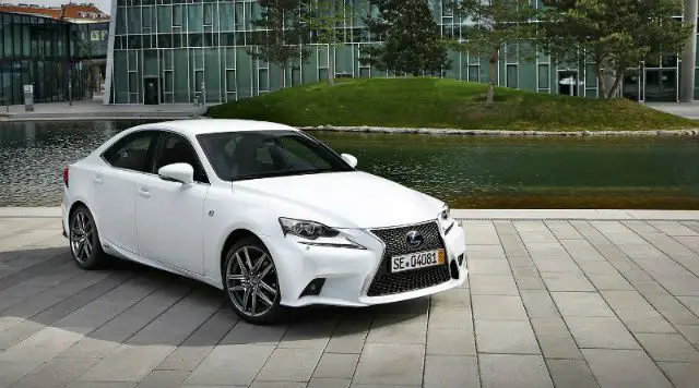 Lexus IS 300h Hybrid