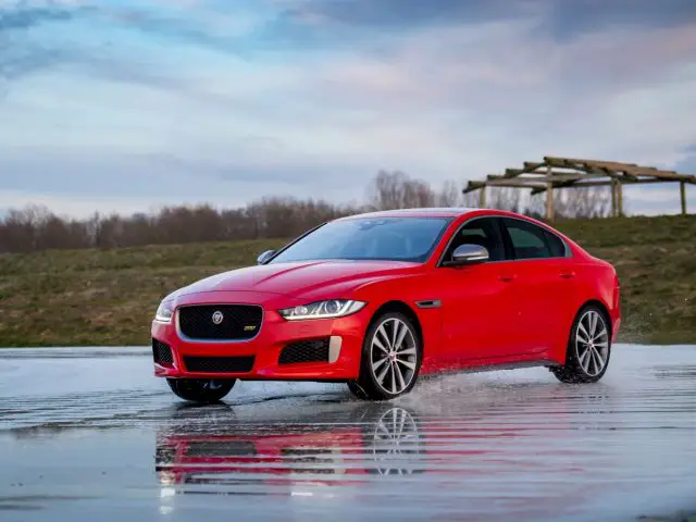 Jaguar XE 300 Sport