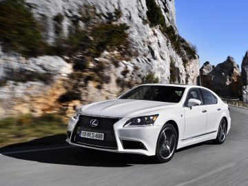 Lexus-LS600h.jpg