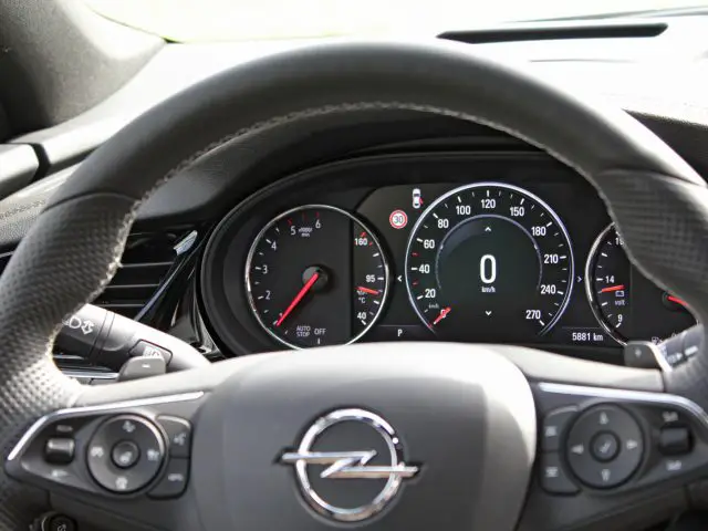 Opel Insignia Country Tourer (2018) - Autotest