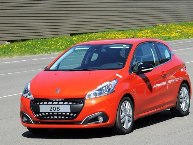 Peugeot-208-BlueHDi-record1