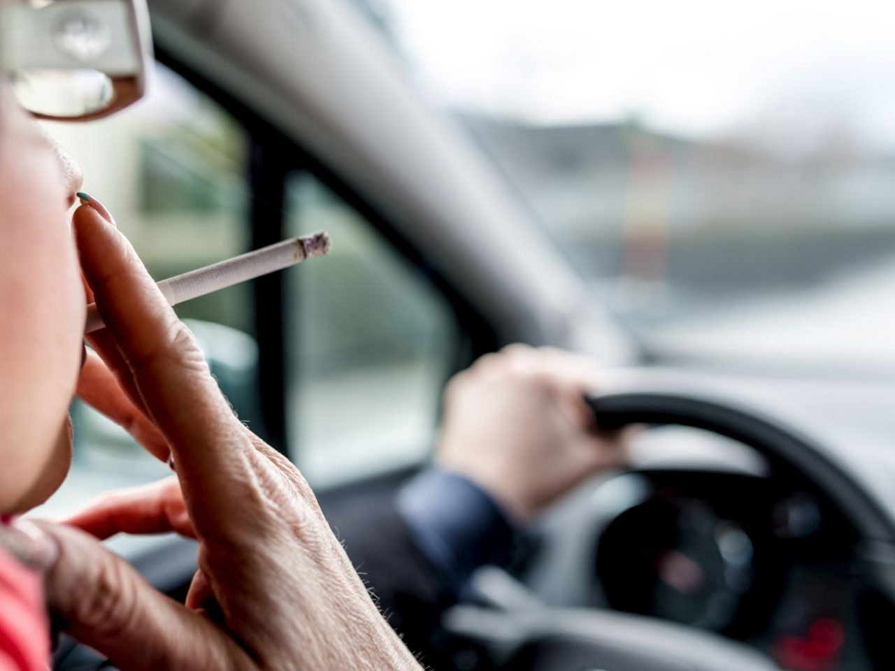 Roken in de auto
