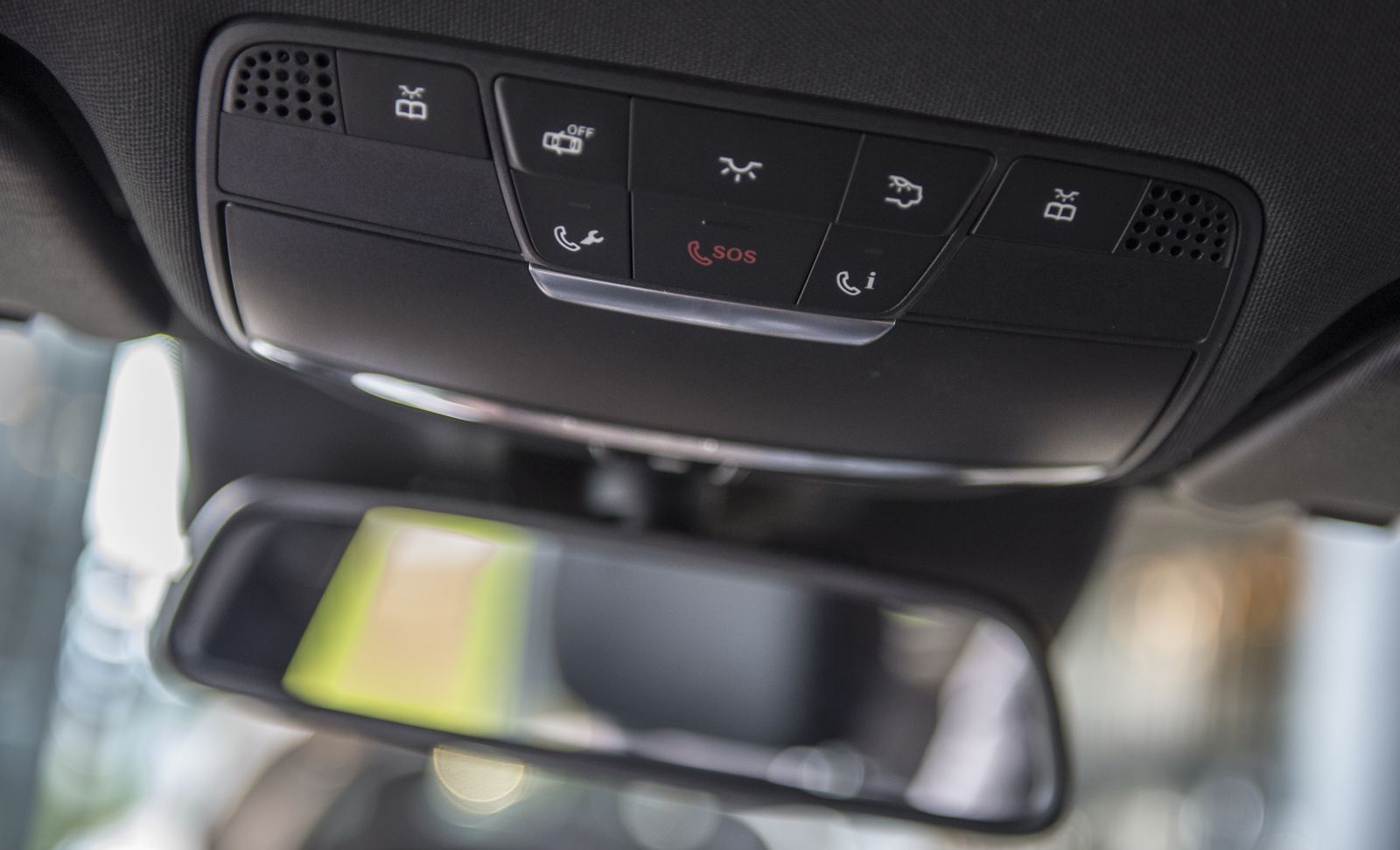 Zwaargewonde op A2 gered doordat auto zelf 112 belt AutoRAI.nl