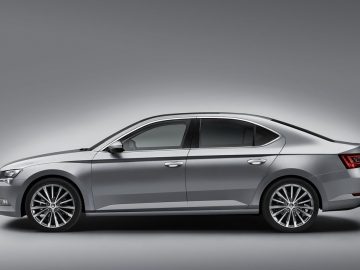 Nieuwe Skoda Superb nóg ruimer