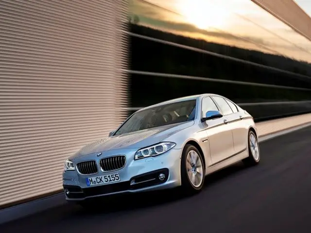 BMW 518d Limousine, Glacier Silber Metallic, 105/143 kW/PS