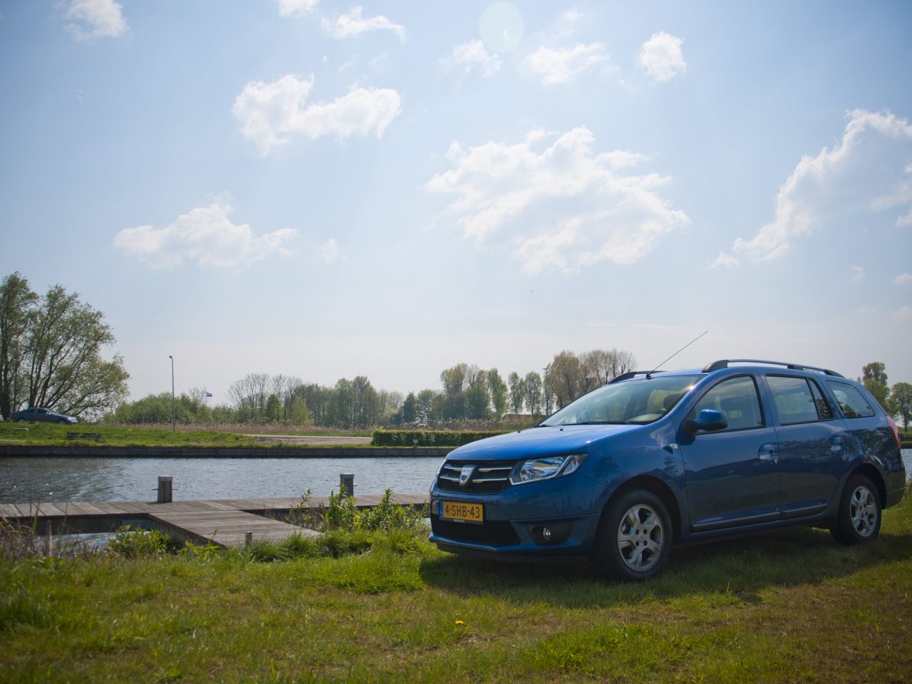 dacia-logan-mcv-blauw.jpg