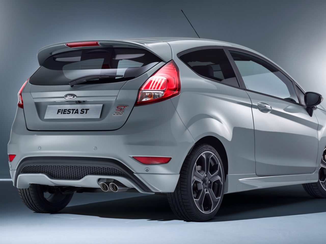 ford-fiesta-st200-02