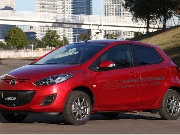 mazda2_600-600x4001.jpg