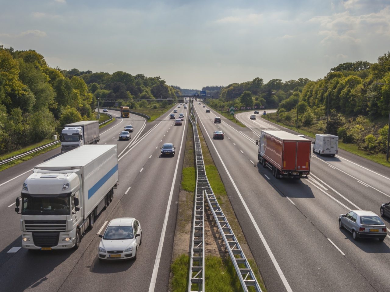 snelweg-nederland-istock